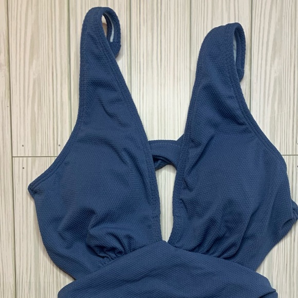 NWT Cupshe one piece v-neck with cut-outs-Navy Women’s Small - Picture 2 of 7